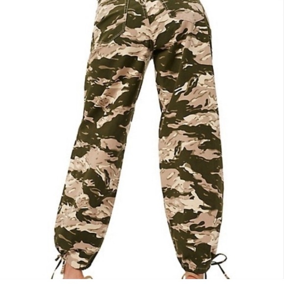 GOOD AMERICAN • Camouflage Drawstring Women's Pants - Picture 8 of 9
